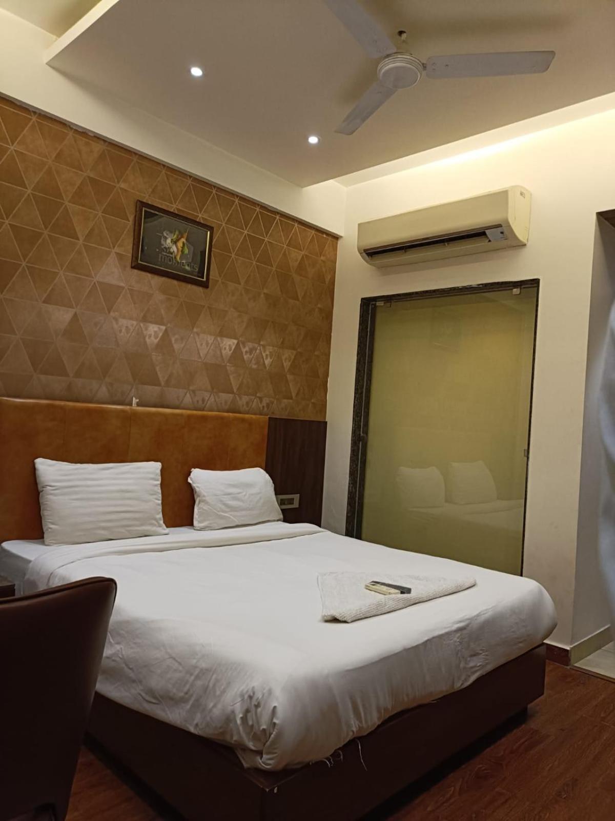 Hotel Parklane Агра Екстер'єр фото