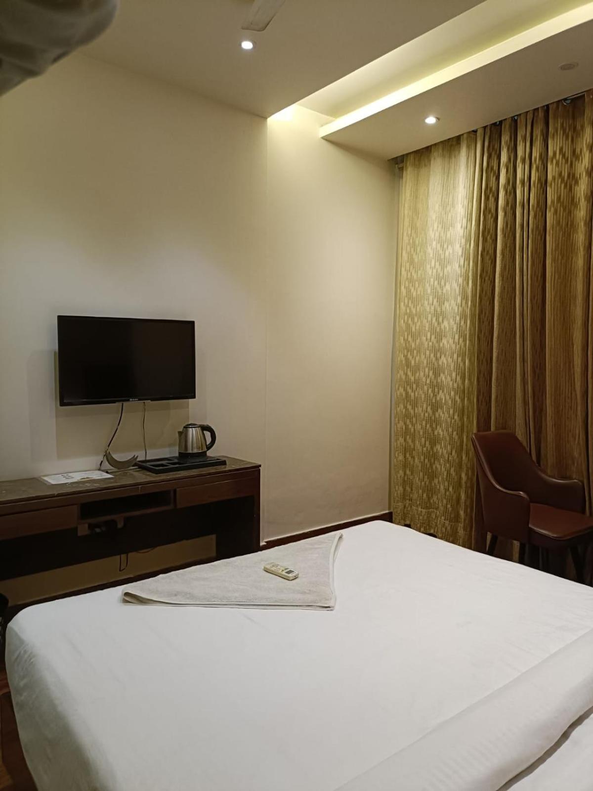 Hotel Parklane Агра Екстер'єр фото